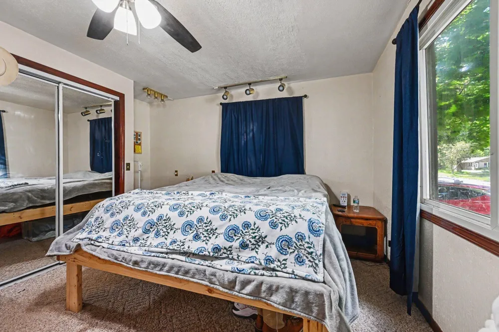 402 W Broadway Street Three Rivers City, MI 49093