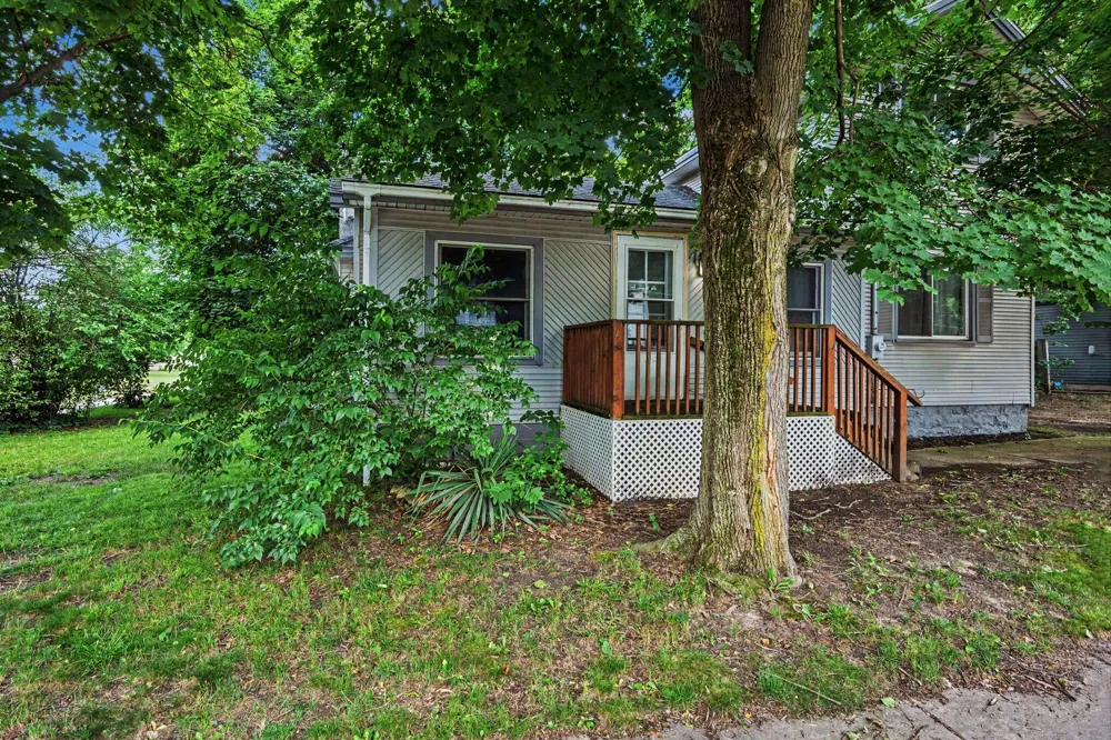 402 W Broadway Street Three Rivers City, MI 49093
