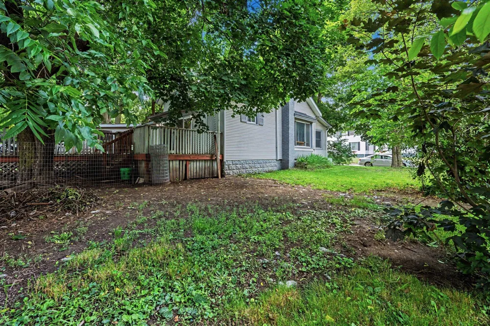 402 W Broadway Street Three Rivers City, MI 49093