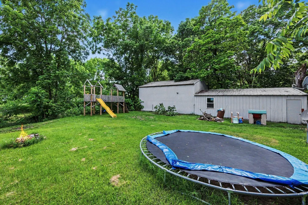 402 W Broadway Street Three Rivers City, MI 49093