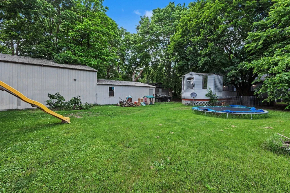 402 W Broadway Street Three Rivers City, MI 49093