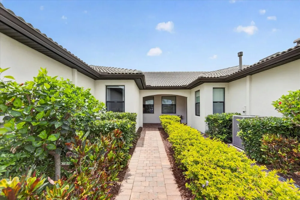 17658 CAMDEN DRIVE Bradenton, FL 34202