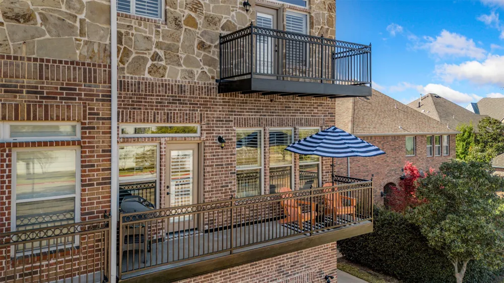 4021 Winsor Drive Farmers Branch, TX 75244