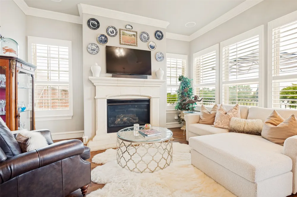 4021 Winsor Drive Farmers Branch, TX 75244