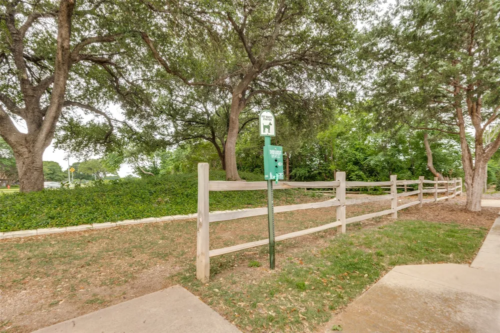 4021 Winsor Drive Farmers Branch, TX 75244