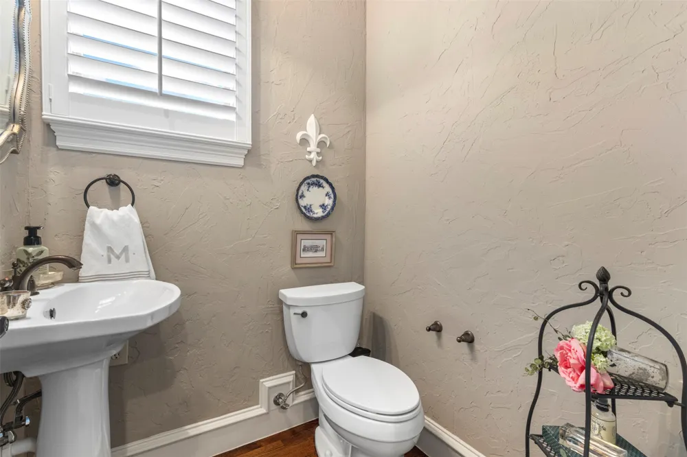 4021 Winsor Drive Farmers Branch, TX 75244