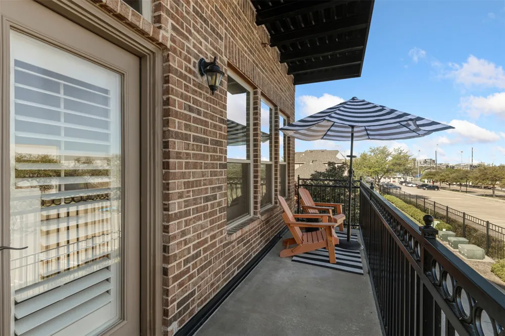 4021 Winsor Drive Farmers Branch, TX 75244