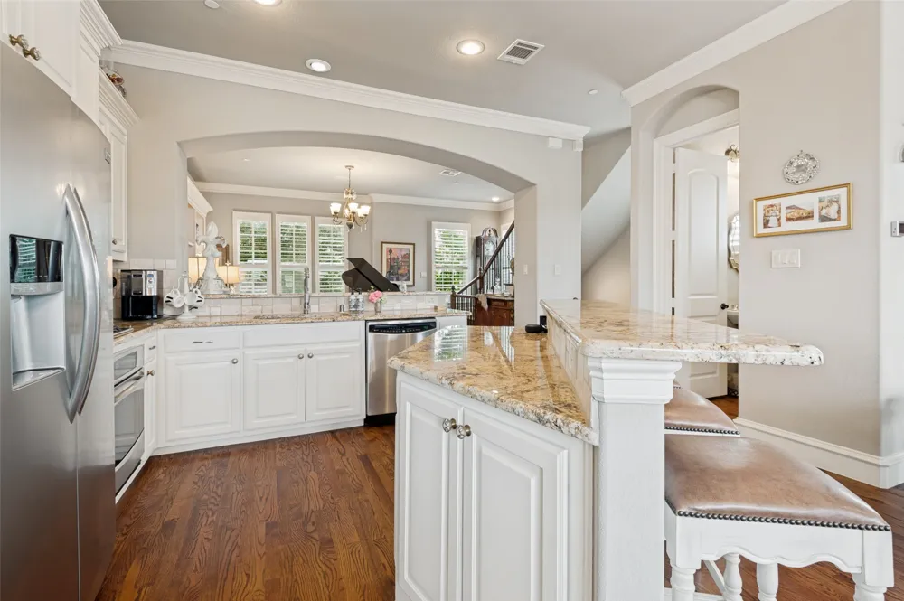 4021 Winsor Drive Farmers Branch, TX 75244