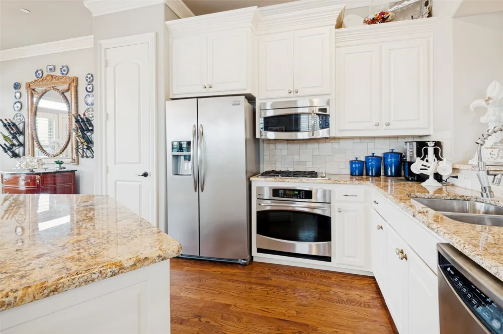 4021 Winsor Drive Farmers Branch, TX 75244