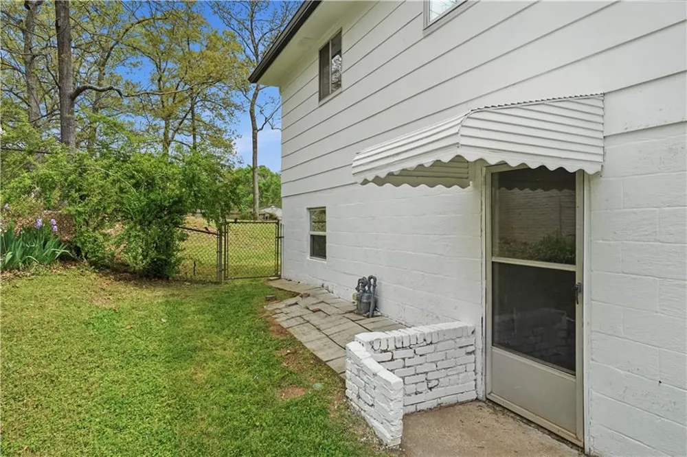 1143 Creekdale Drive Clarkston, GA 30021