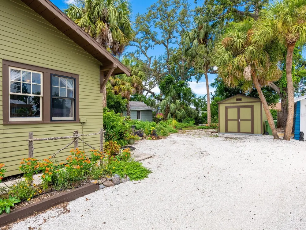 2322 7TH AVENUE W Bradenton, FL 34205
