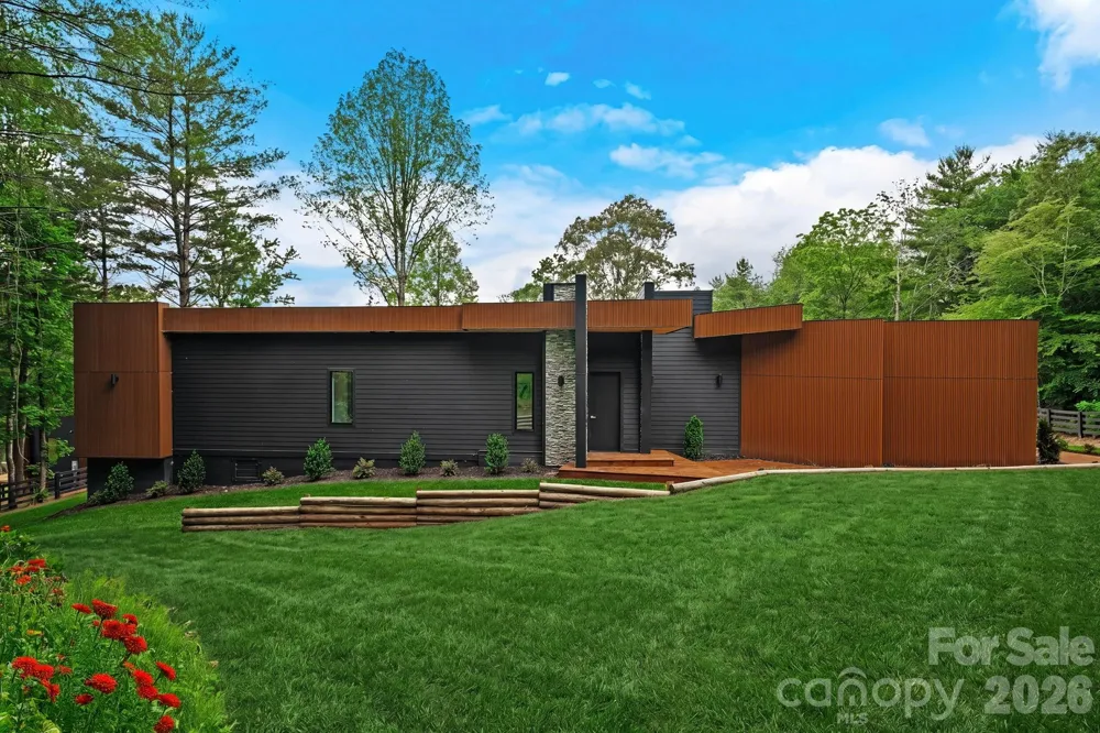200 Manchester Way Mills River, NC 28759