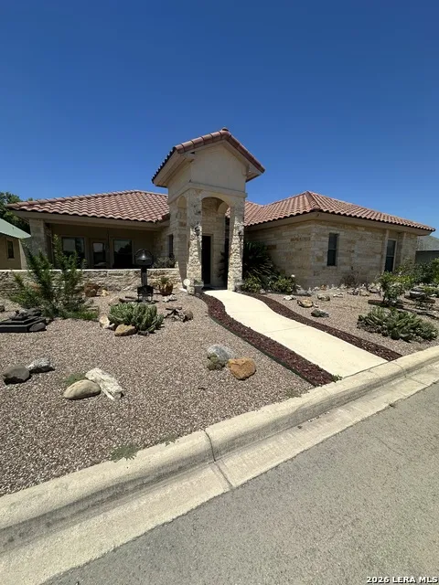 15 Leona Hts