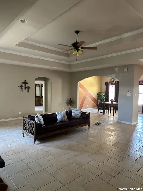 15 Leona Hts Uvalde, TX 78801