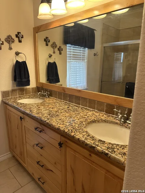 15 Leona Hts Uvalde, TX 78801