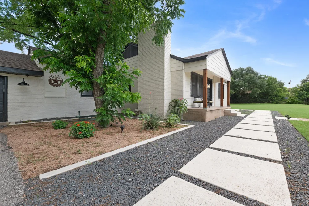 102 Elmo Street Florence, TX 76527
