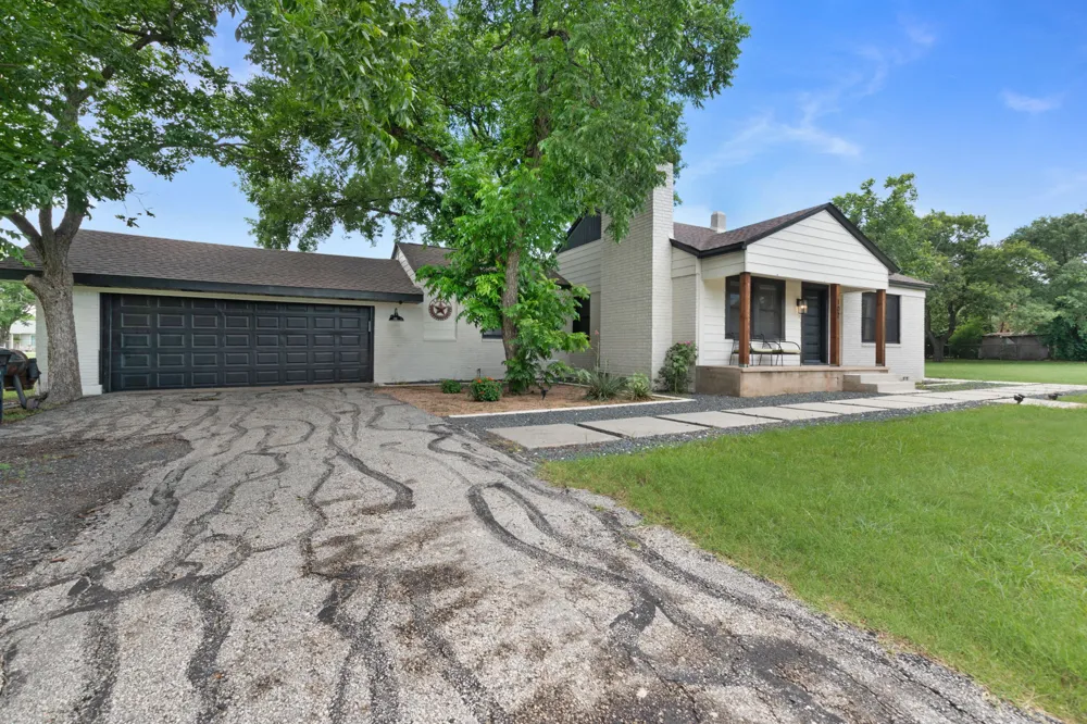 102 Elmo Street Florence, TX 76527