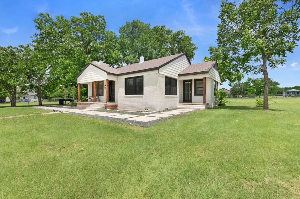 102 Elmo Street Florence, TX 76527