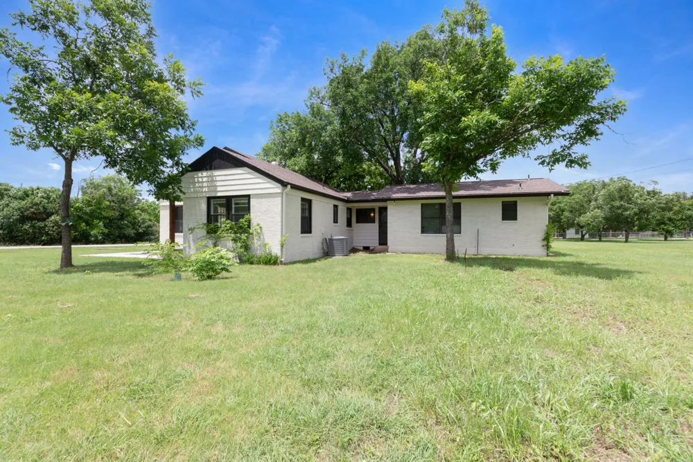 102 Elmo Street Florence, TX 76527