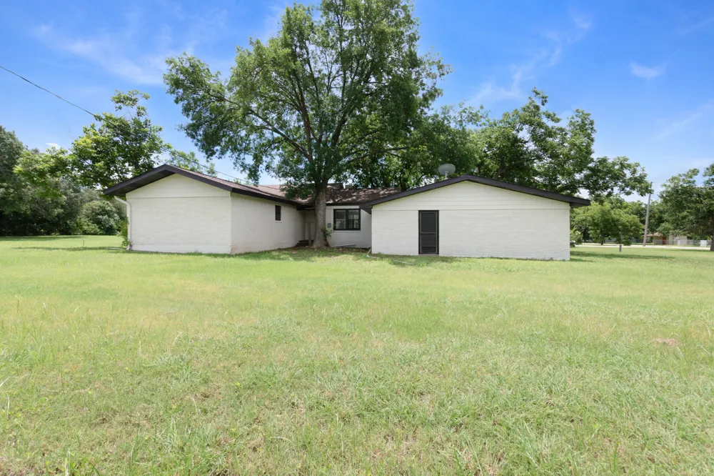 102 Elmo Street Florence, TX 76527