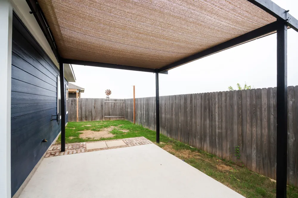 208 Kellys Heroes Way Jarrell, TX 76537