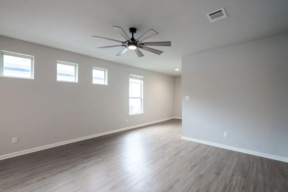 208 Kellys Heroes Way Jarrell, TX 76537