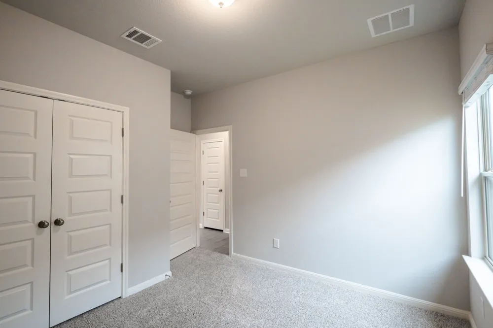 208 Kellys Heroes Way Jarrell, TX 76537