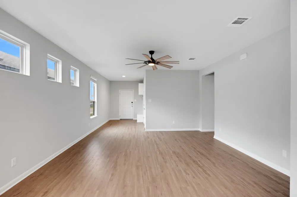 208 Kellys Heroes Way Jarrell, TX 76537