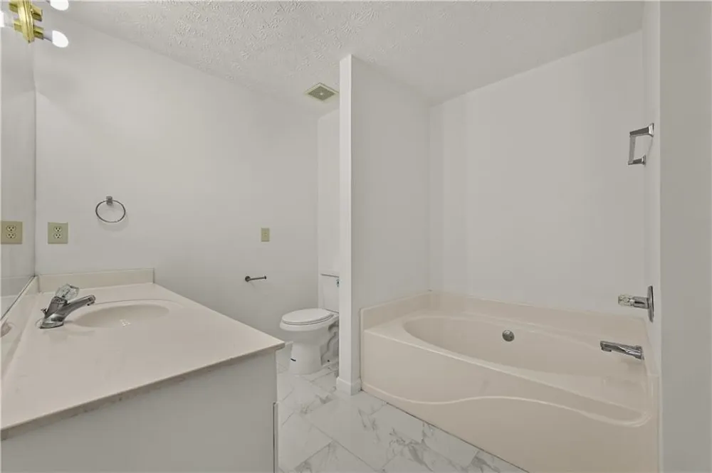 5090 Leeshire Trace Tucker, GA 30084