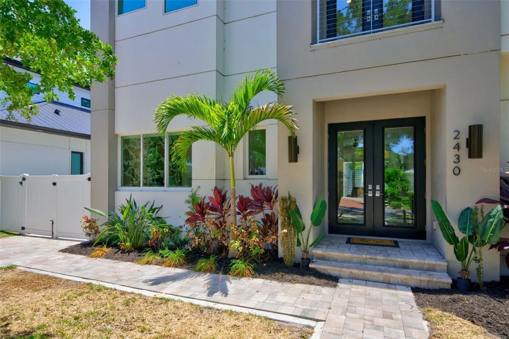 2430 FLOYD STREET Sarasota, FL 34239