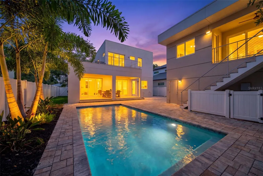 2430 FLOYD STREET Sarasota, FL 34239