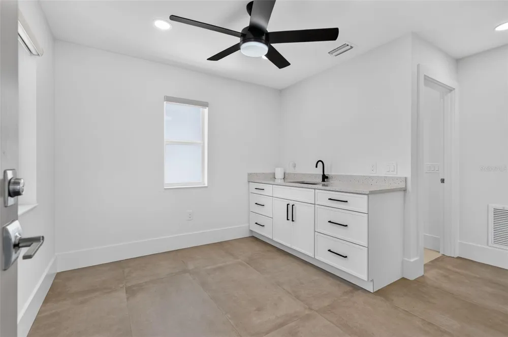 2430 FLOYD STREET Sarasota, FL 34239