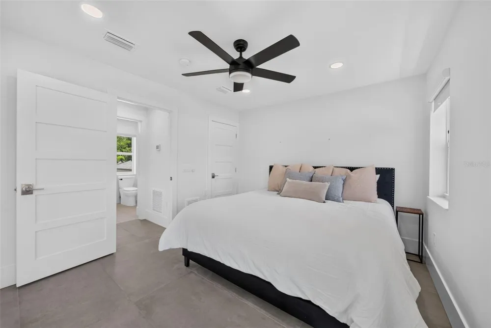 2430 FLOYD STREET Sarasota, FL 34239