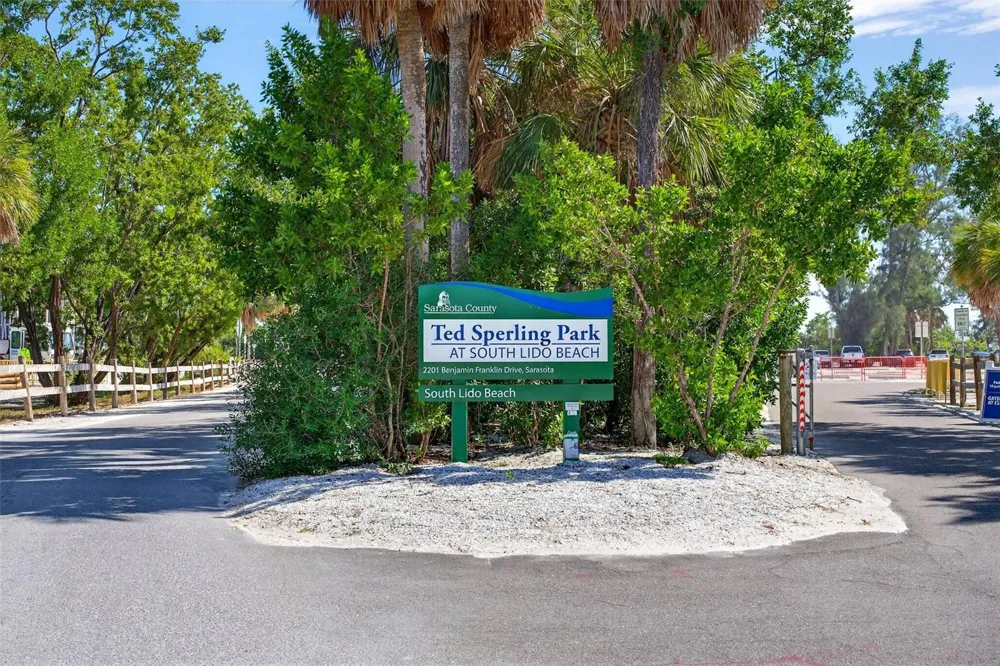 2430 FLOYD STREET Sarasota, FL 34239
