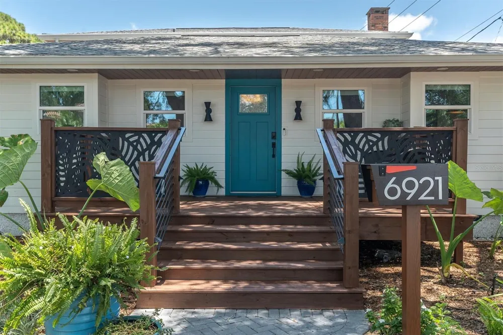 6921 MANGO AVENUE S St Petersburg, FL 33707