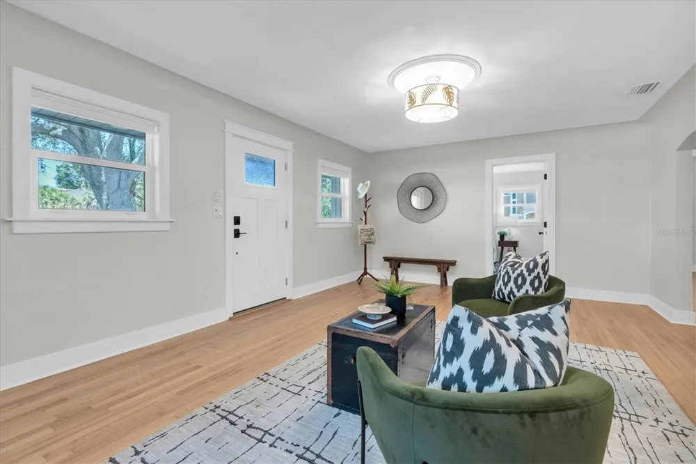 6921 MANGO AVENUE S St Petersburg, FL 33707