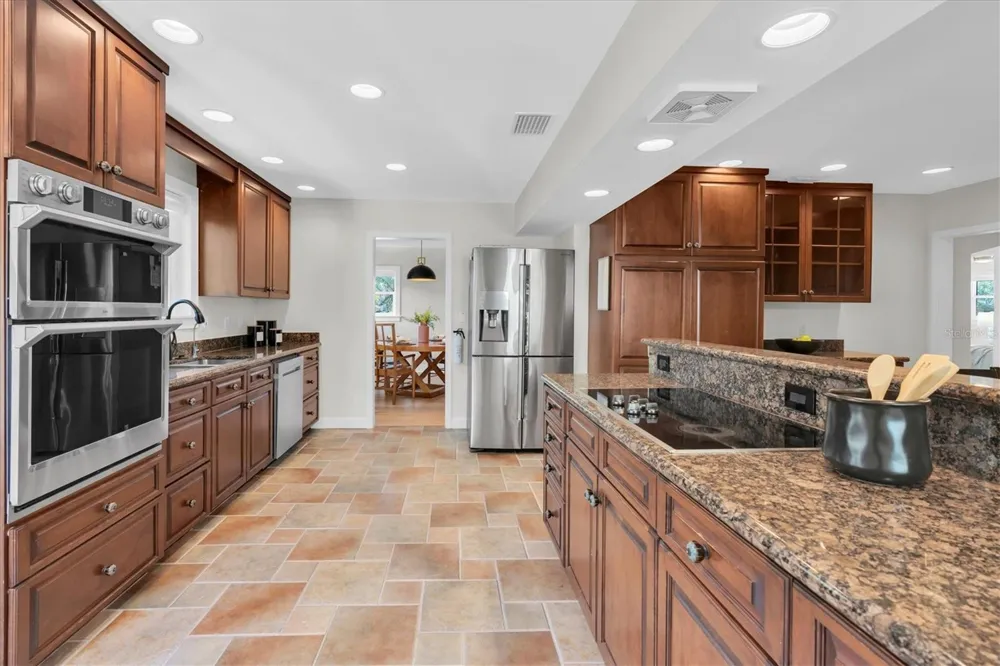 6921 MANGO AVENUE S St Petersburg, FL 33707