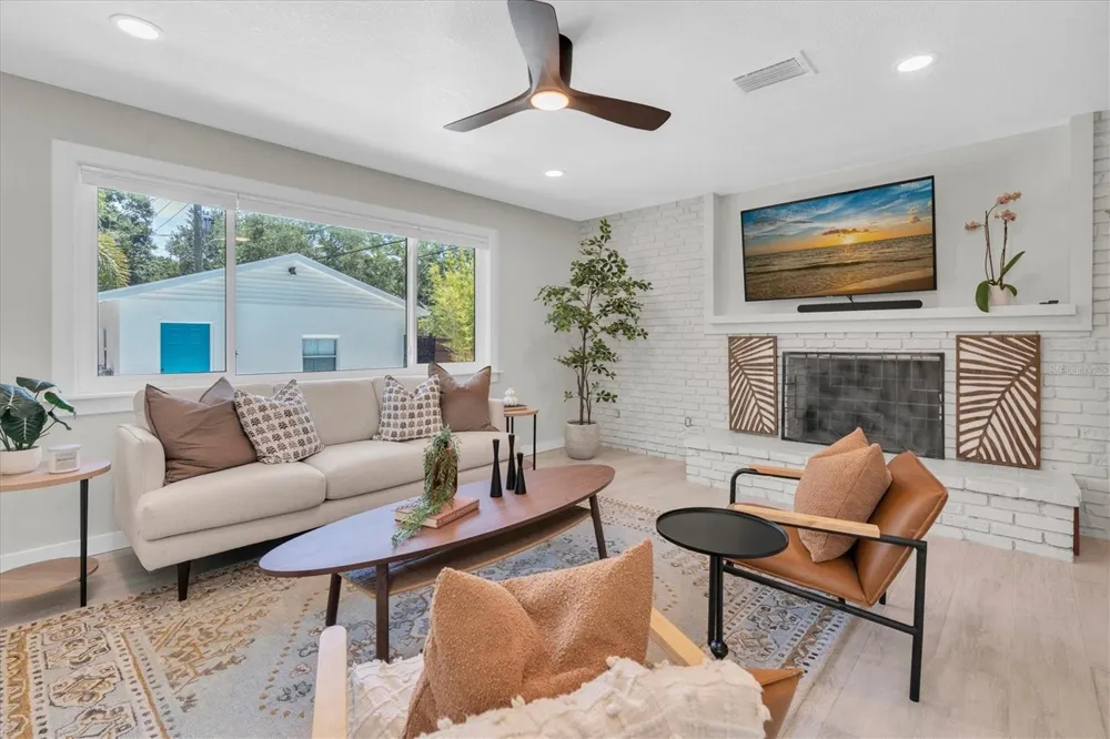 6921 MANGO AVENUE S St Petersburg, FL 33707
