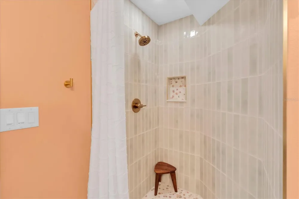 6921 MANGO AVENUE S St Petersburg, FL 33707