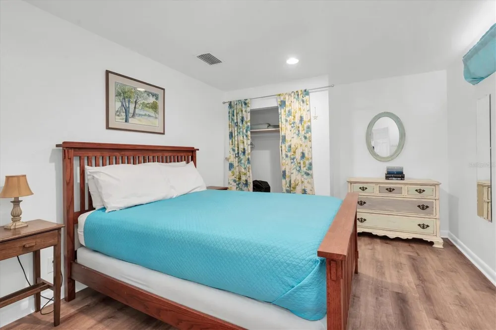 6921 MANGO AVENUE S St Petersburg, FL 33707