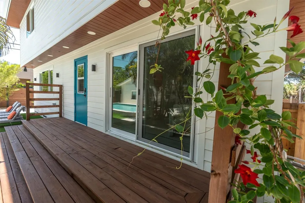 6921 MANGO AVENUE S St Petersburg, FL 33707
