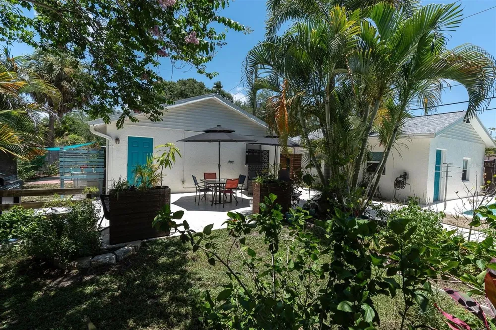 6921 MANGO AVENUE S St Petersburg, FL 33707
