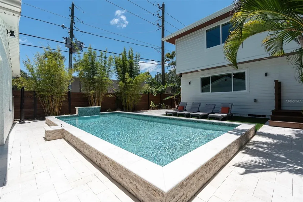 6921 MANGO AVENUE S St Petersburg, FL 33707