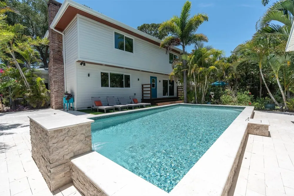 6921 MANGO AVENUE S St Petersburg, FL 33707