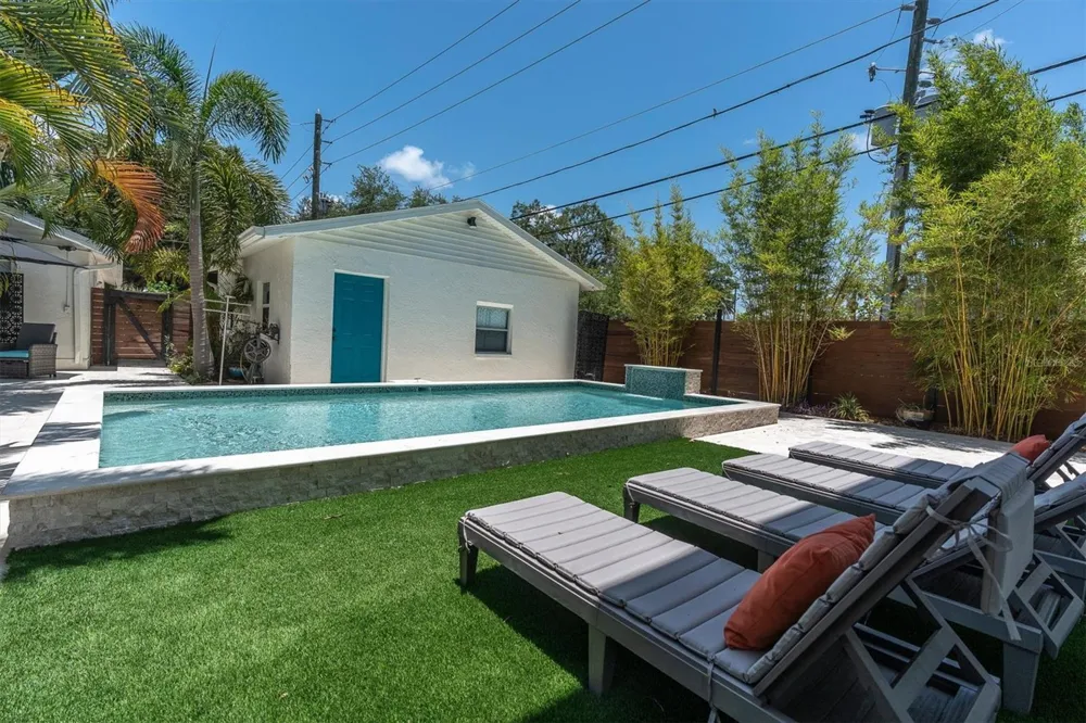 6921 MANGO AVENUE S St Petersburg, FL 33707