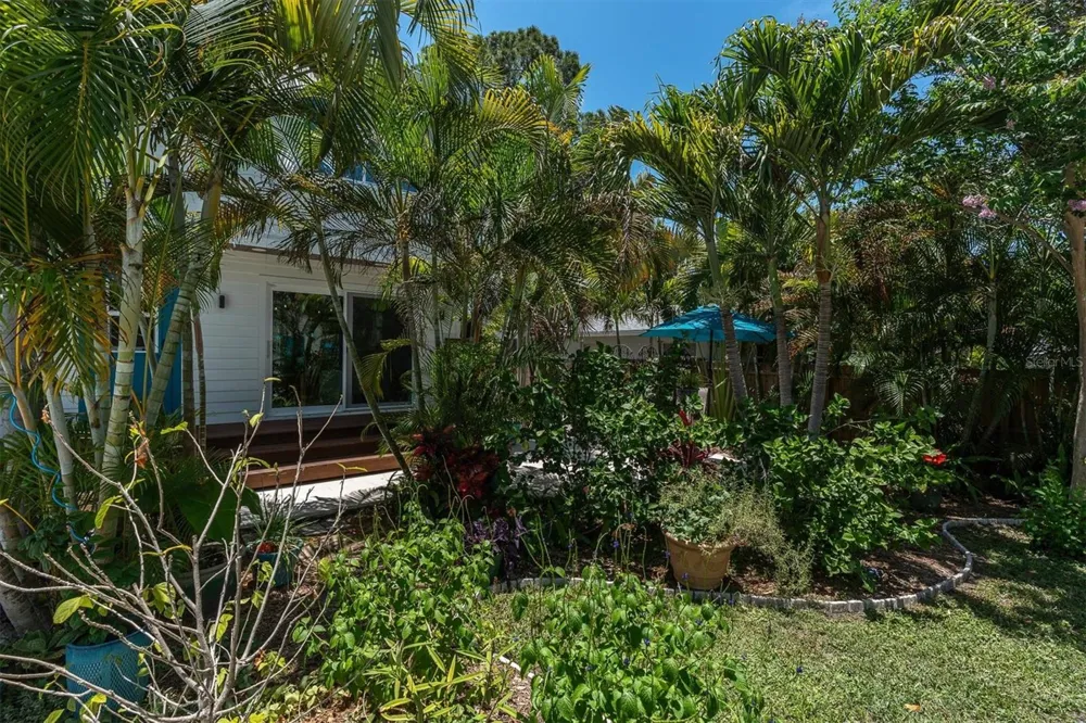 6921 MANGO AVENUE S St Petersburg, FL 33707