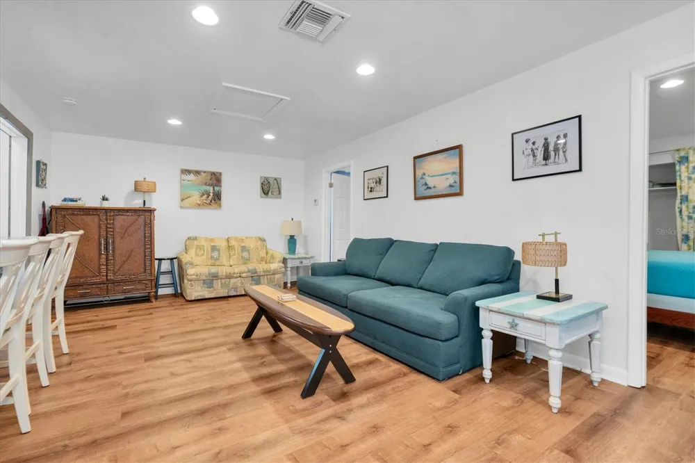 6921 MANGO AVENUE S St Petersburg, FL 33707