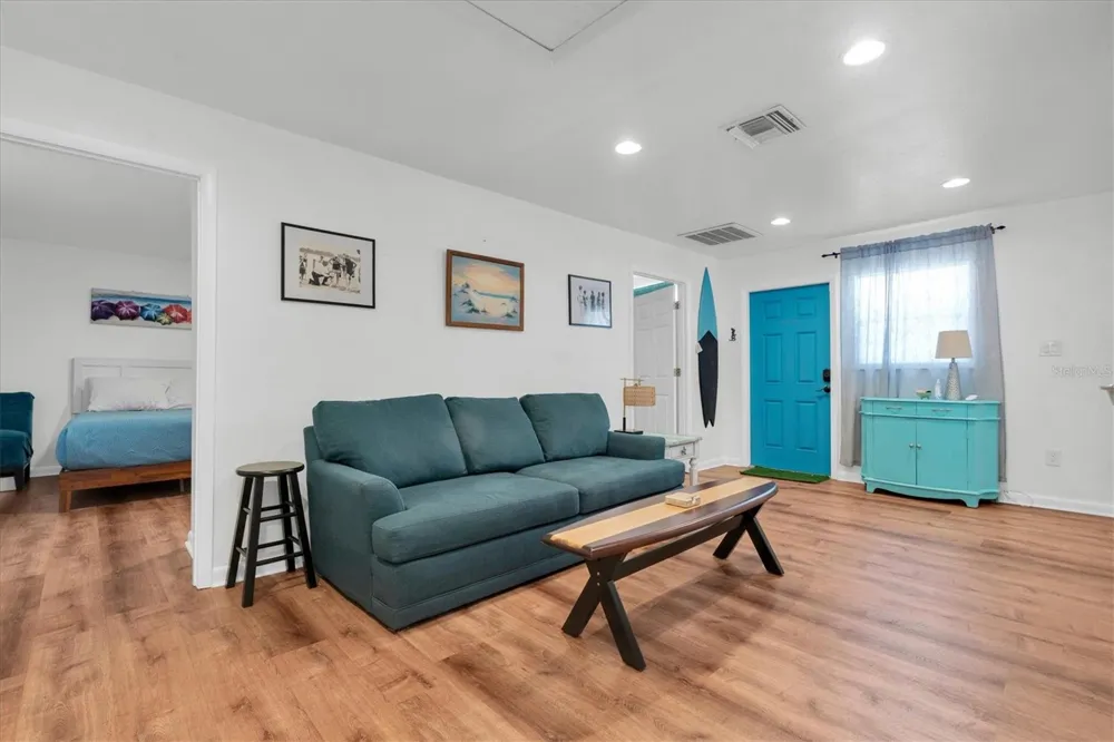 6921 MANGO AVENUE S St Petersburg, FL 33707