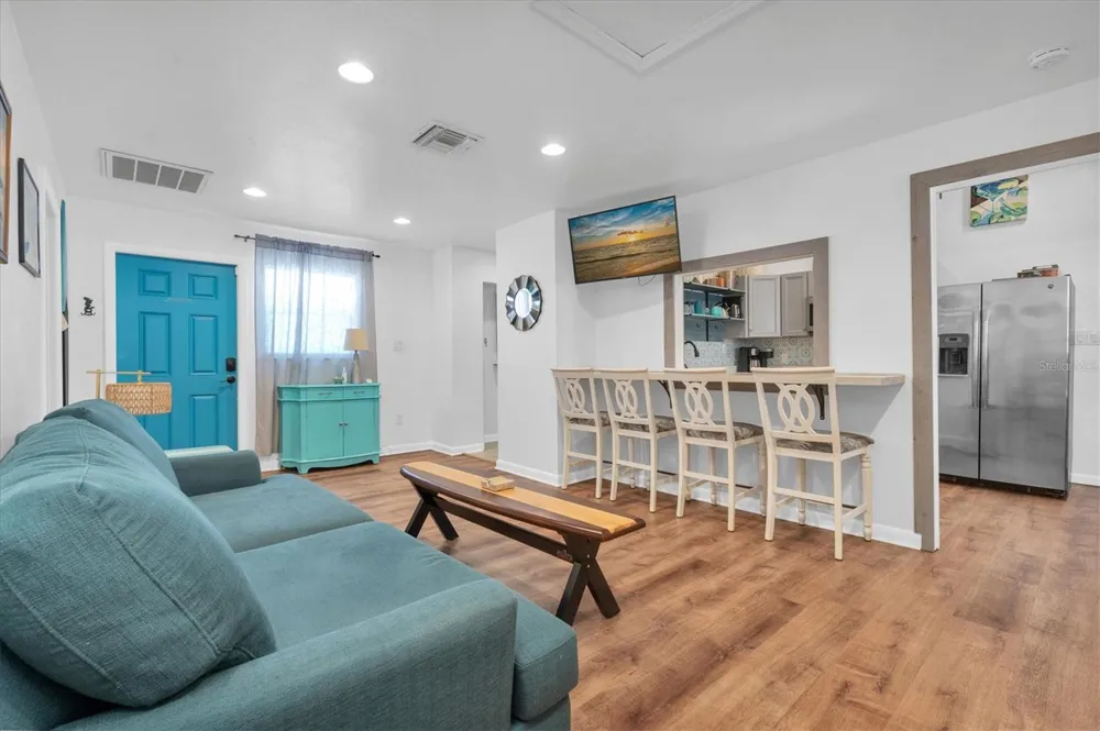 6921 MANGO AVENUE S St Petersburg, FL 33707