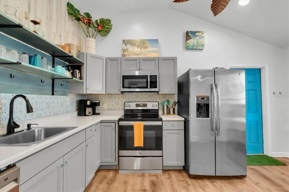 6921 MANGO AVENUE S St Petersburg, FL 33707